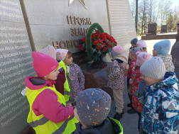 Возложение цветов у мемориалов к Дню Победы.